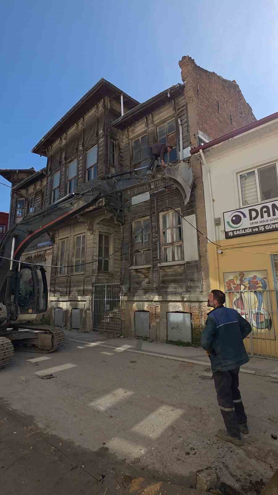 kablolari kurtarmak isterken canini hice saydi 2 Xs9B2PJh