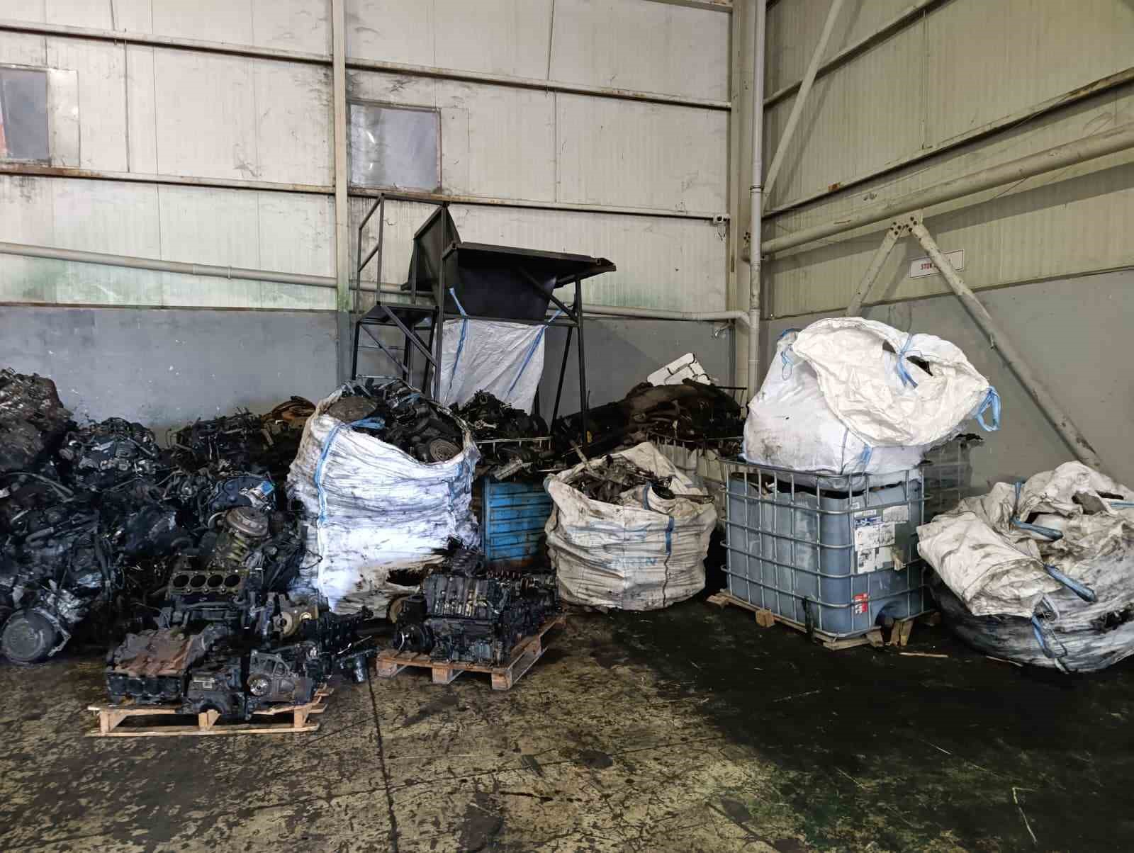 Kaçak araba parçaları gizlenen depoya operasyon: 100 milyon lira değerinde parça ele geçirildi 6 kacak araba parcalari gizlenen depoya operasyon 100 milyon lira degerinde parca ele gecirildi 2 4SZFX1iK