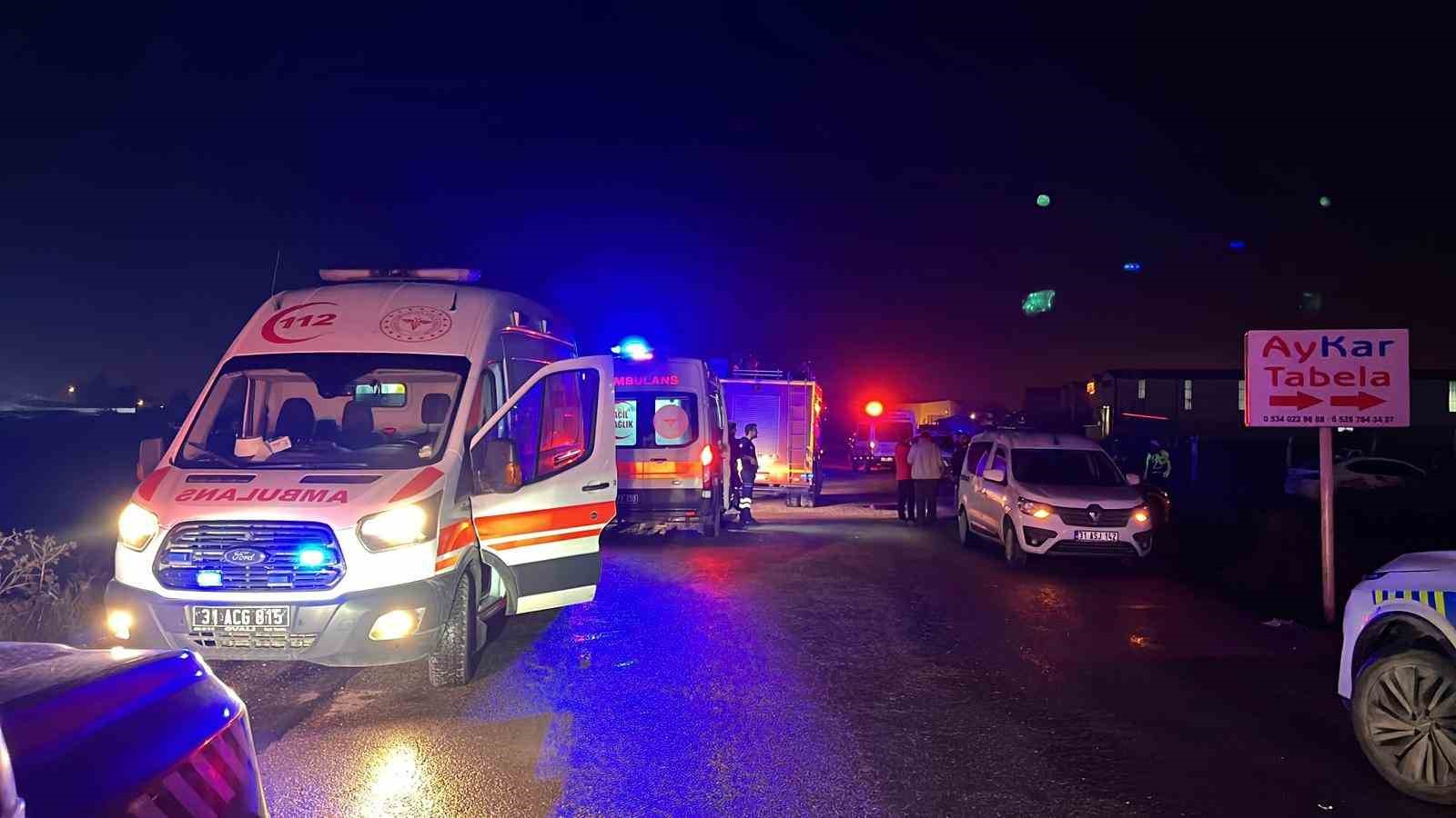 Kaçak göçmen taşıyan otomobil Asi Nehri’ne uçtu: 9 yaralı 9 kacak gocmen tasiyan otomobil asi nehrine uctu 9 yarali 5