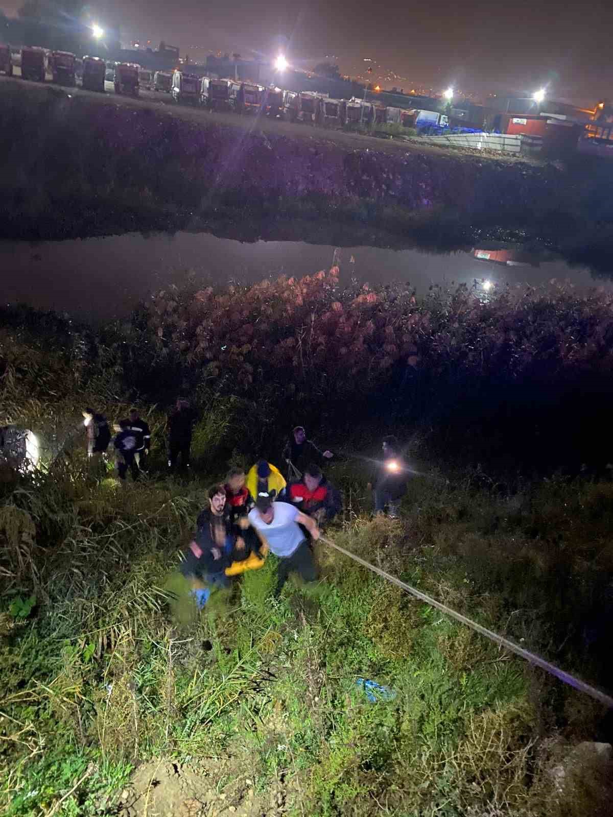 Kaçak göçmen taşıyan otomobil Asi Nehri’ne uçtu: 9 yaralı 10 kacak gocmen tasiyan otomobil asi nehrine uctu 9 yarali 6 jABz5T4B