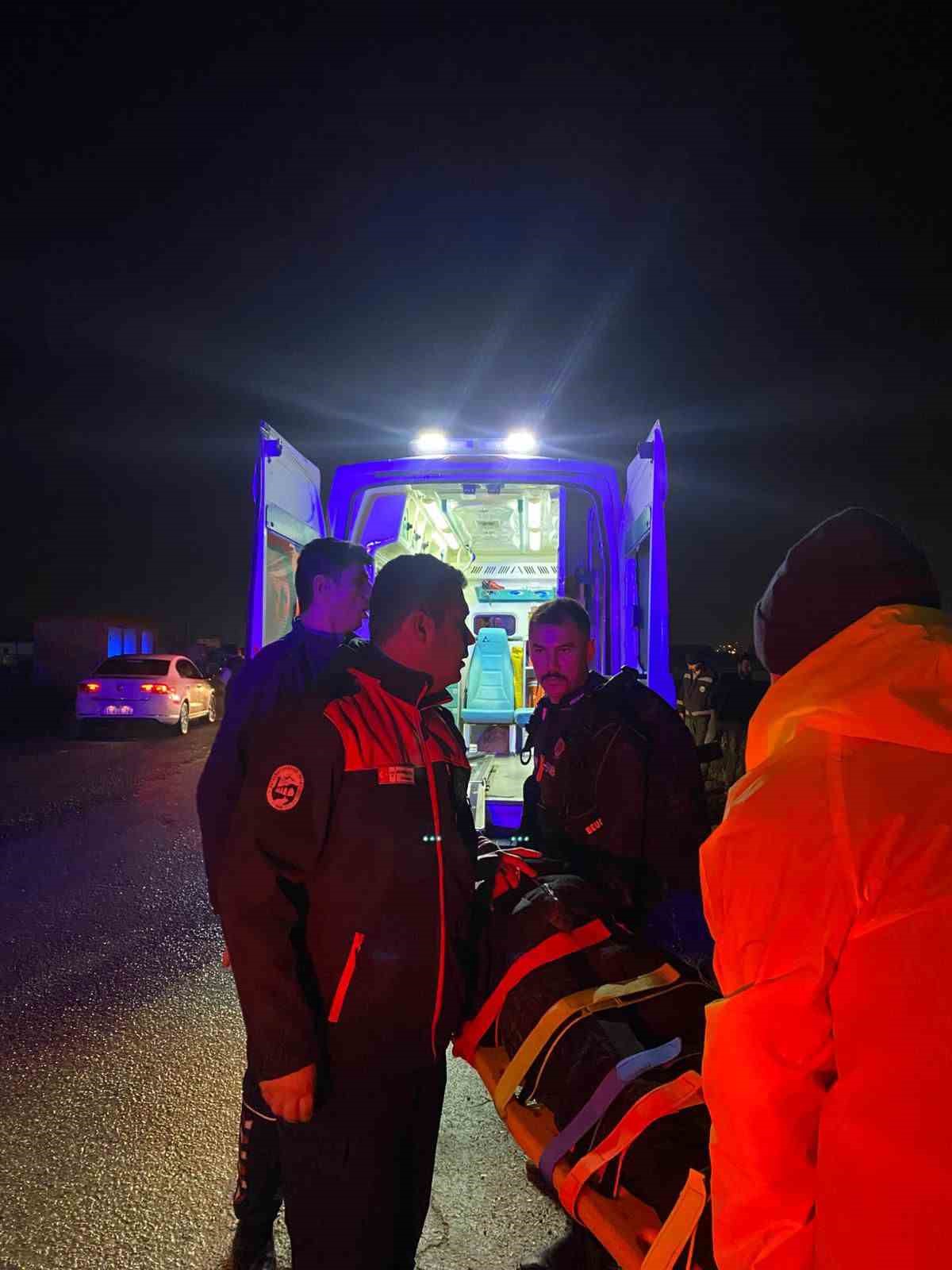 Kaçak göçmen taşıyan otomobil Asi Nehri’ne uçtu: 9 yaralı 11 kacak gocmen tasiyan otomobil asi nehrine uctu 9 yarali 7 GqvhK6Ev