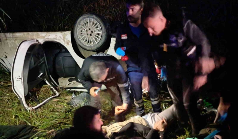 kacak-gocmen-tasiyan-otomobil-asi-nehrine-uctu-9-yarali-lVWA5MIn.jpg