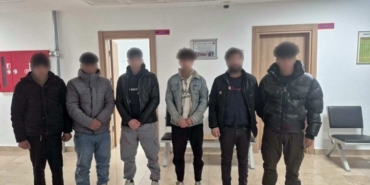 kacak-gocmenler-otomobil-bagajinda-yakalandi-xfqOeEeA.jpg