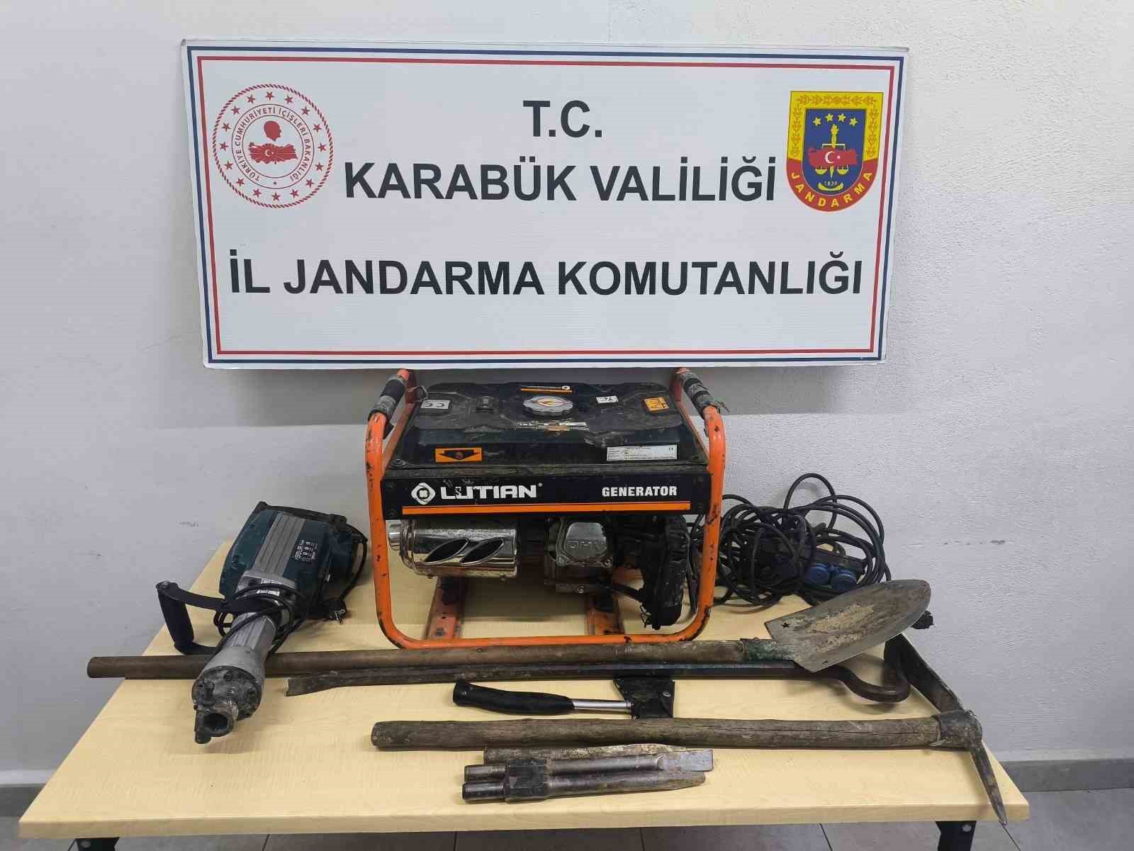 kacak kazi ve uyusturucu operasyonlarinda 11 kisi yakalandi 0