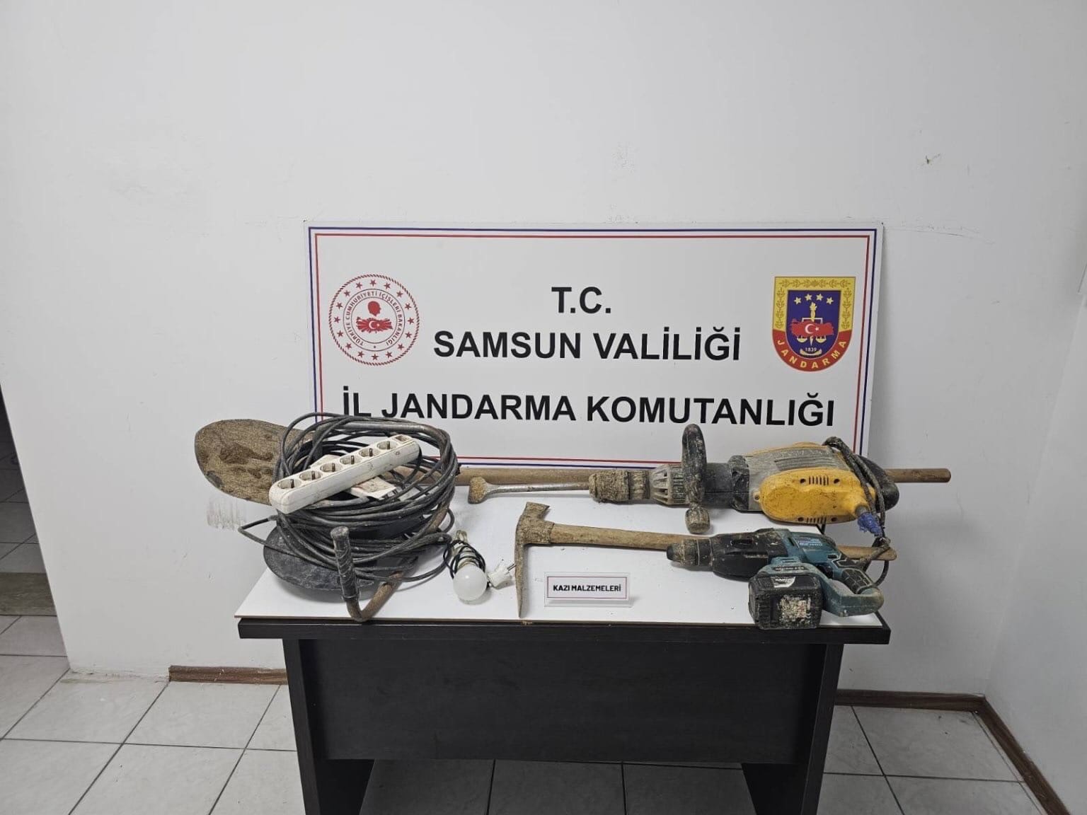 kacak kazi yapanlar jandarma tarafindan sucustu yakalandi 1 2aXaP2Nn