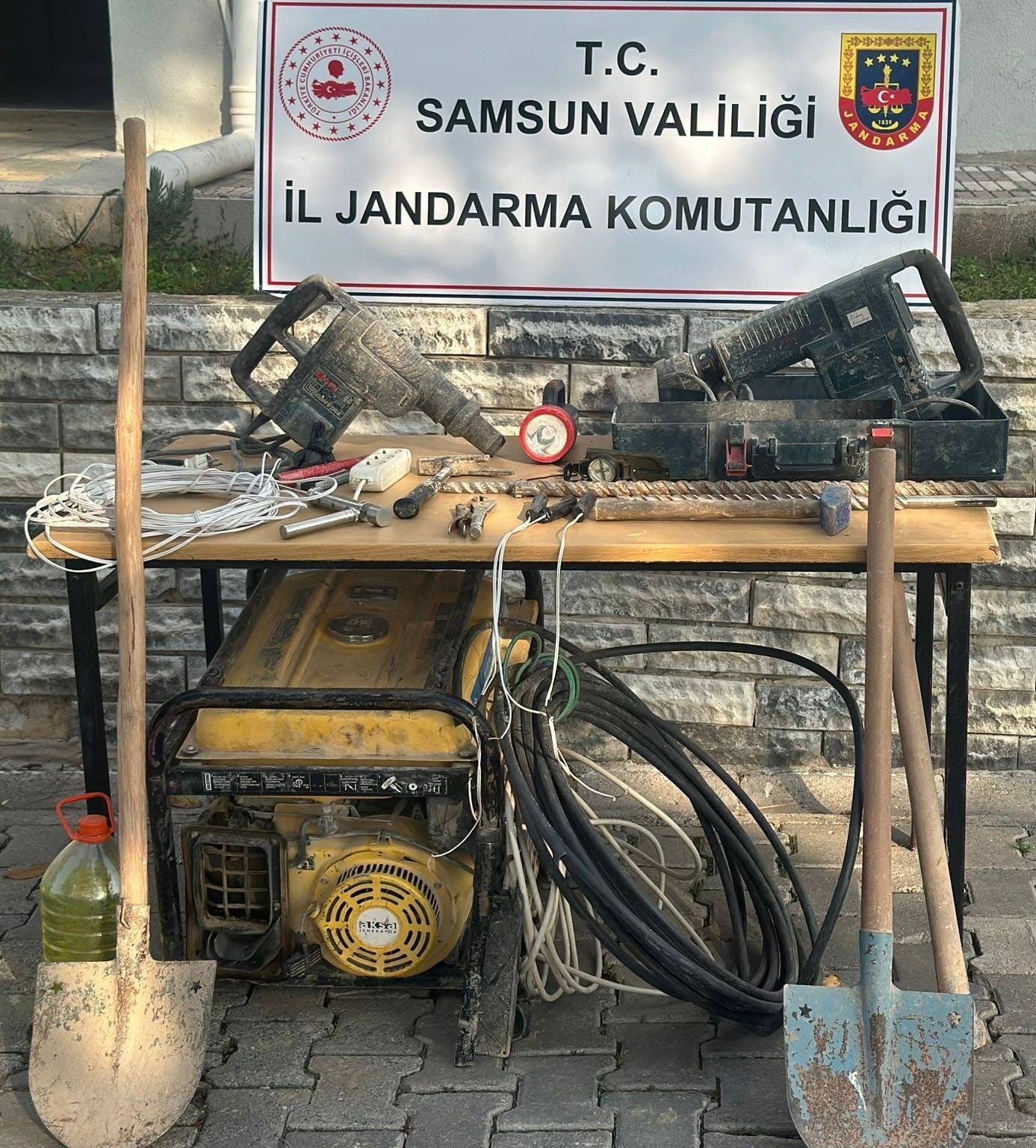 kacak kazi yapanlar jandarma tarafindan sucustu yakalandi 4 YhSNHBNf