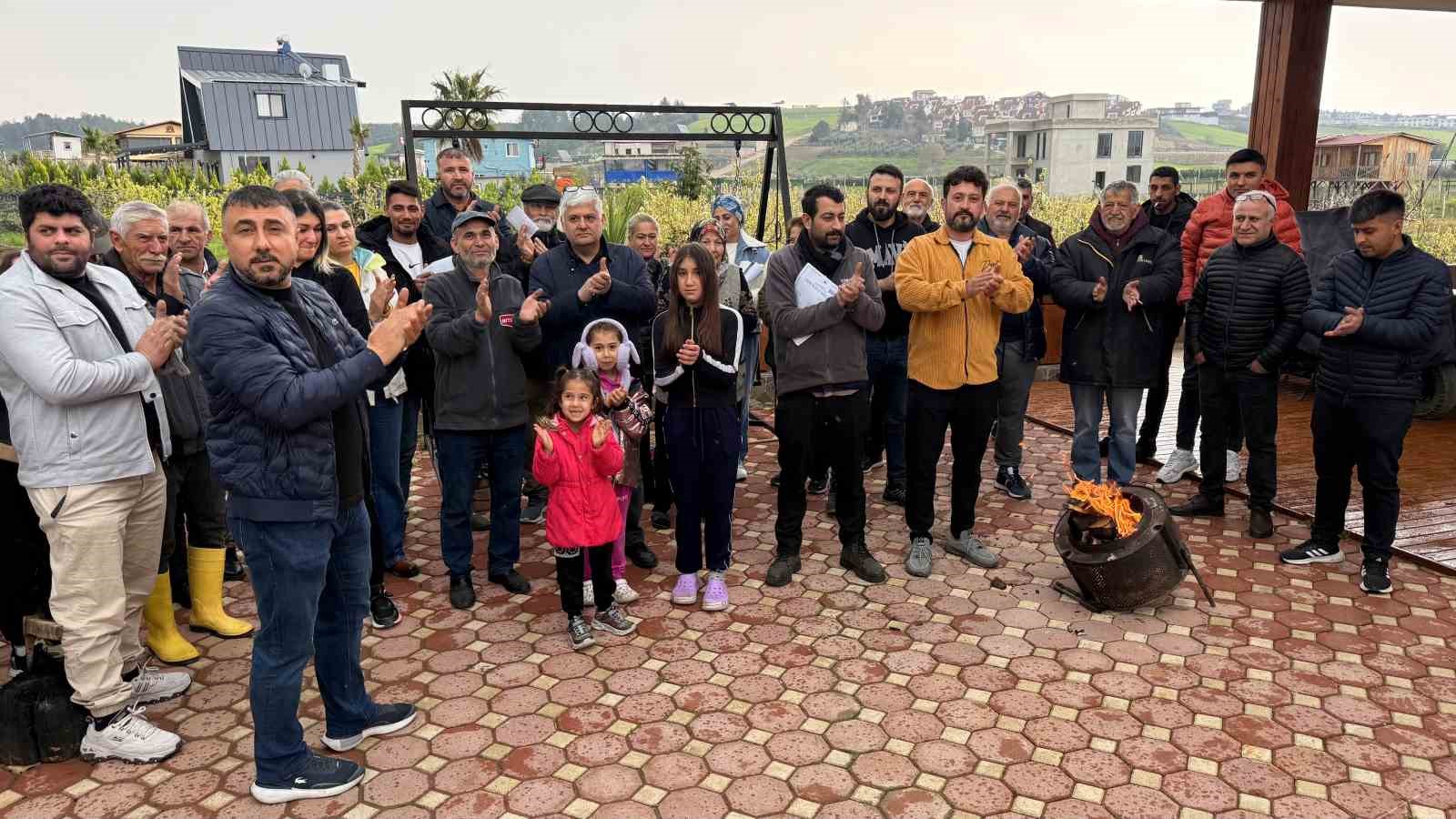 kacak yapi gerekcesiyle yikim karari verilen gol kenarindaki mahallede protesto 1 3QdG3zz1