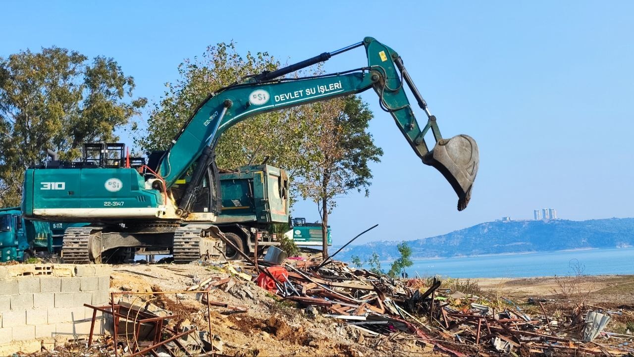 kacak yapilarin yikim islemleri devam ediyor 1 I5VC7tup