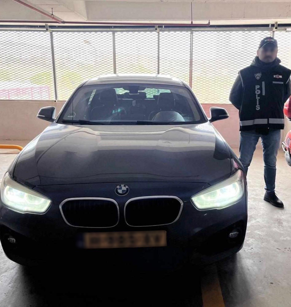 kacakcilik polisi 11 kacak luks otomobile el koydu 2 a3dfztX1