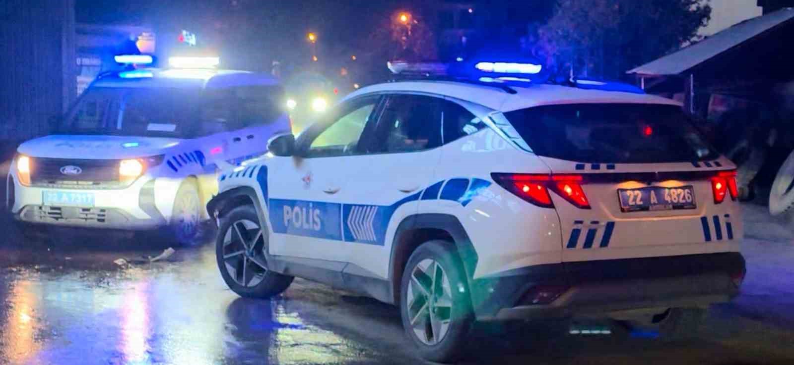 kacan surucu polis aracina carpti 2 yarali 1 2L7PquAT