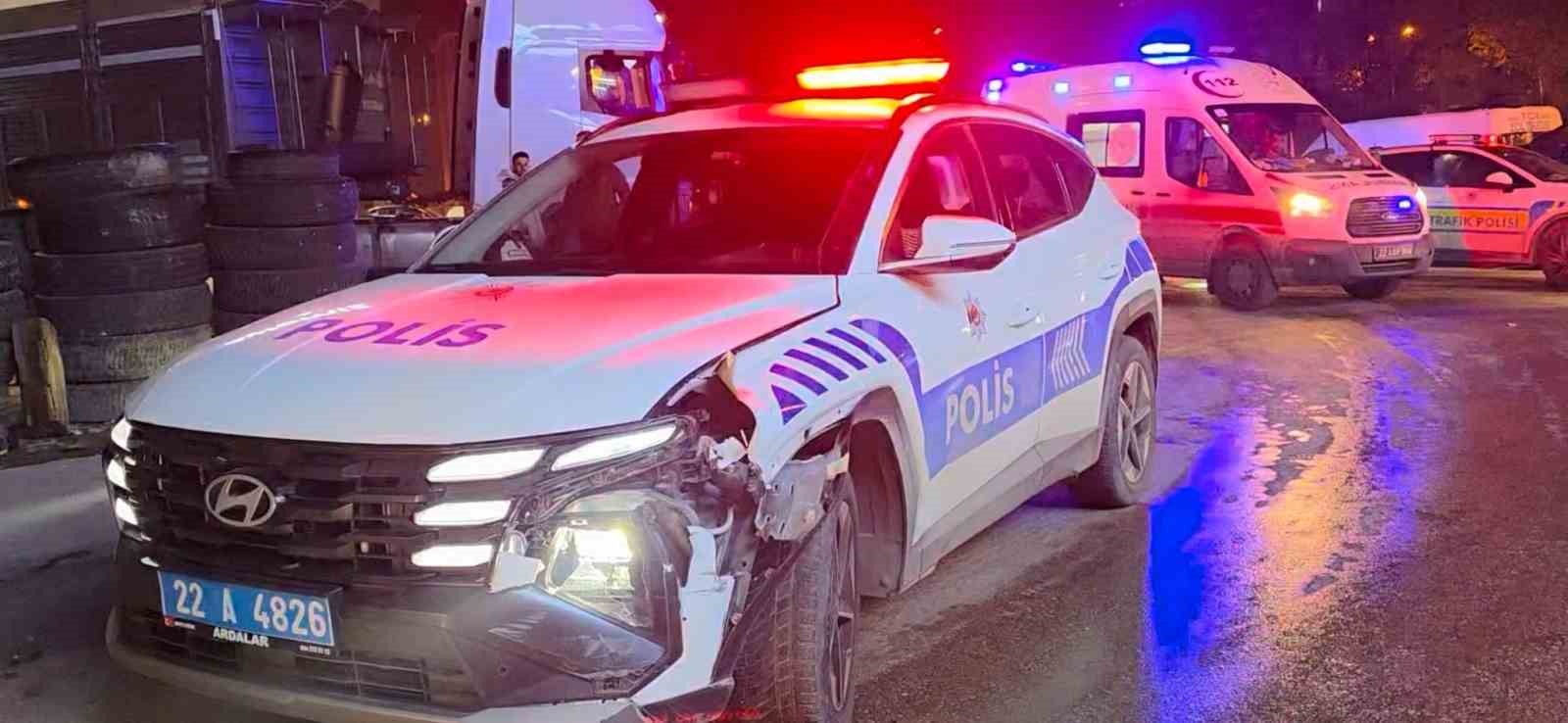 kacan surucu polis aracina carpti 2 yarali 2 IWvI19fM