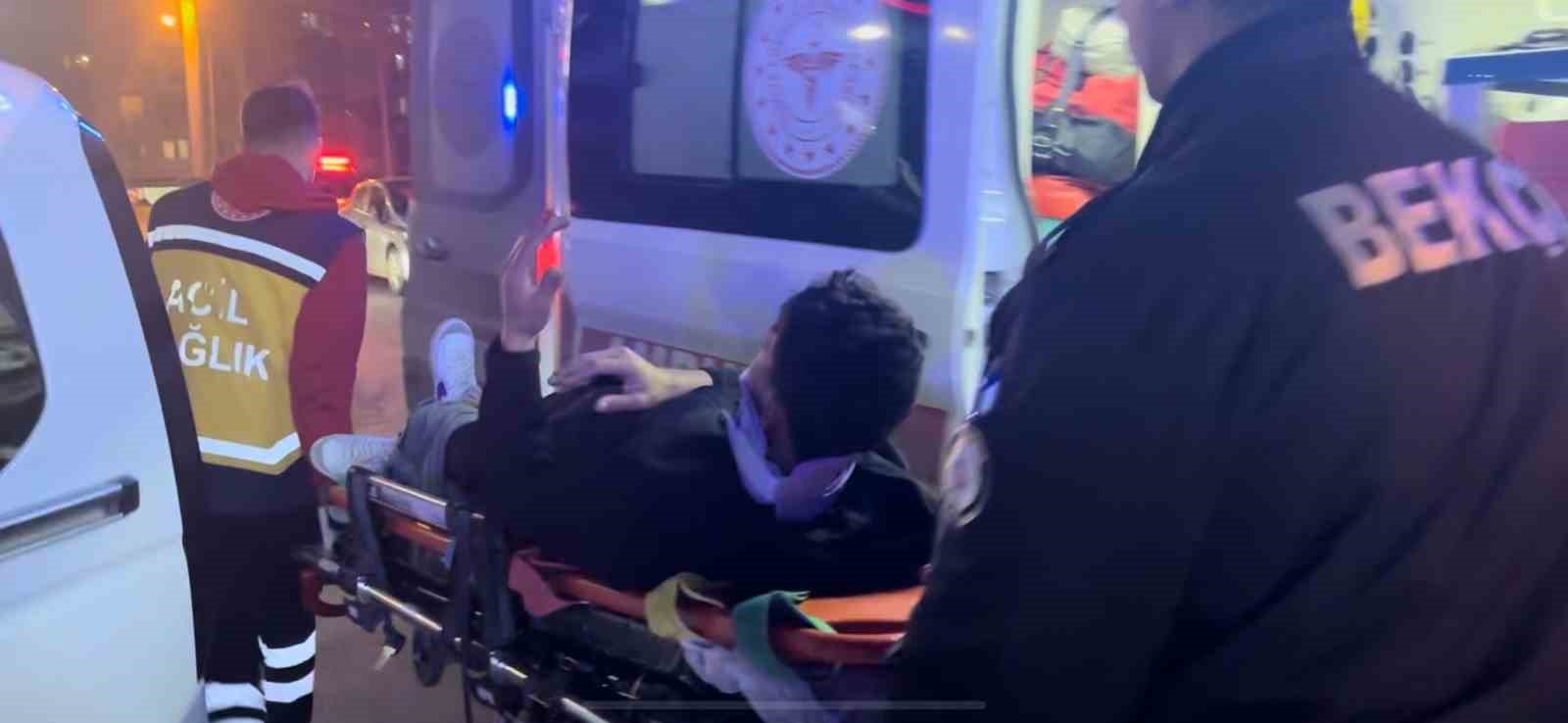 kacan surucu polis aracina carpti 2 yarali 4 RRQk1TW1