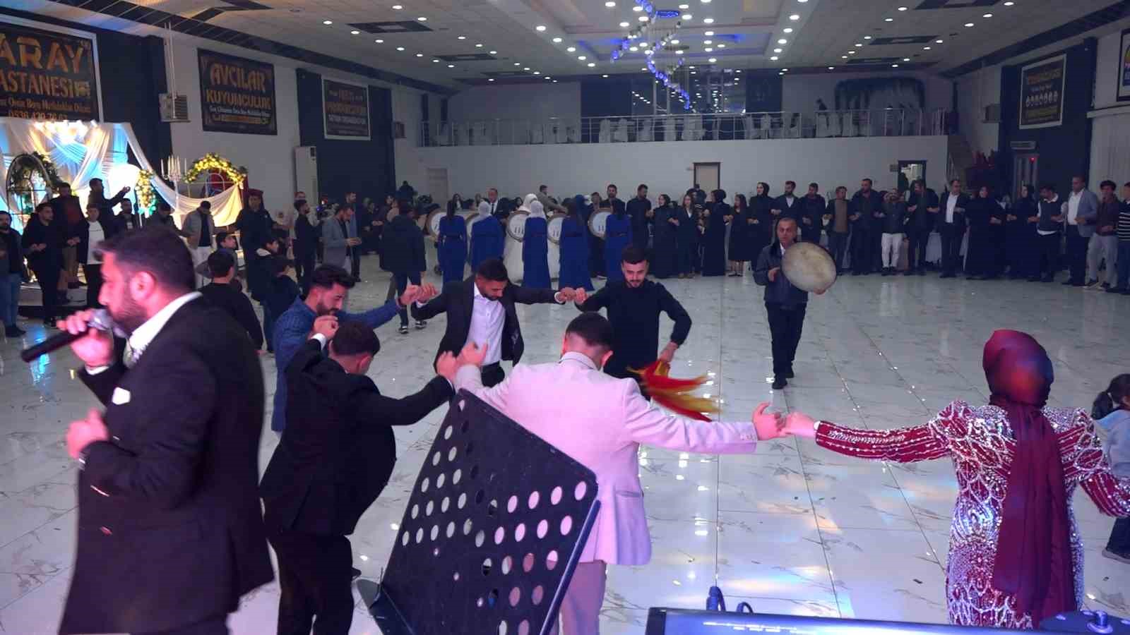 kacarak evlendiler 14 yil sonra ruya gibi bir dugunle hayallerini tamamladilar 2