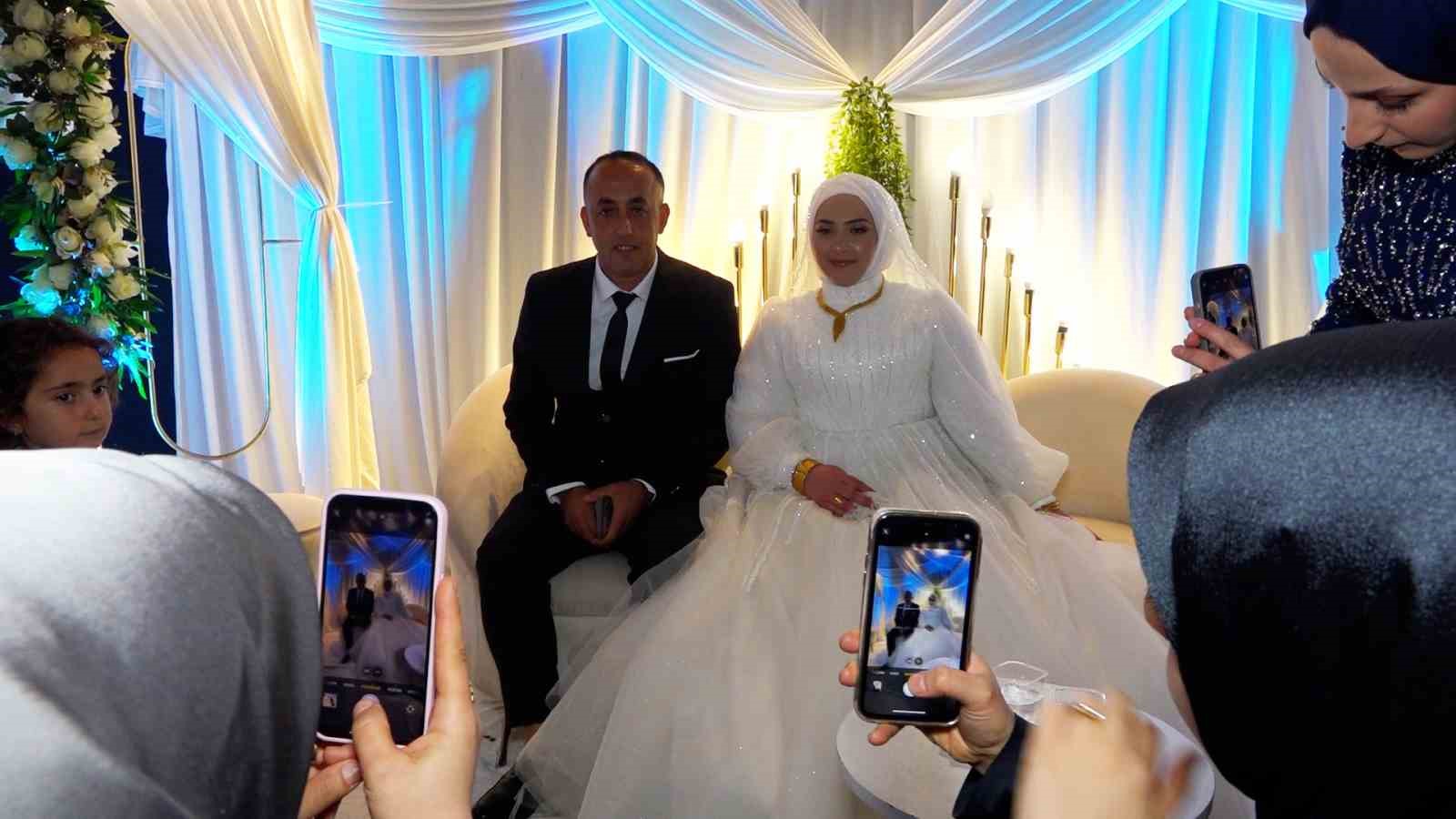 kacarak evlendiler 14 yil sonra ruya gibi bir dugunle hayallerini tamamladilar 3 BgEY8Ruh