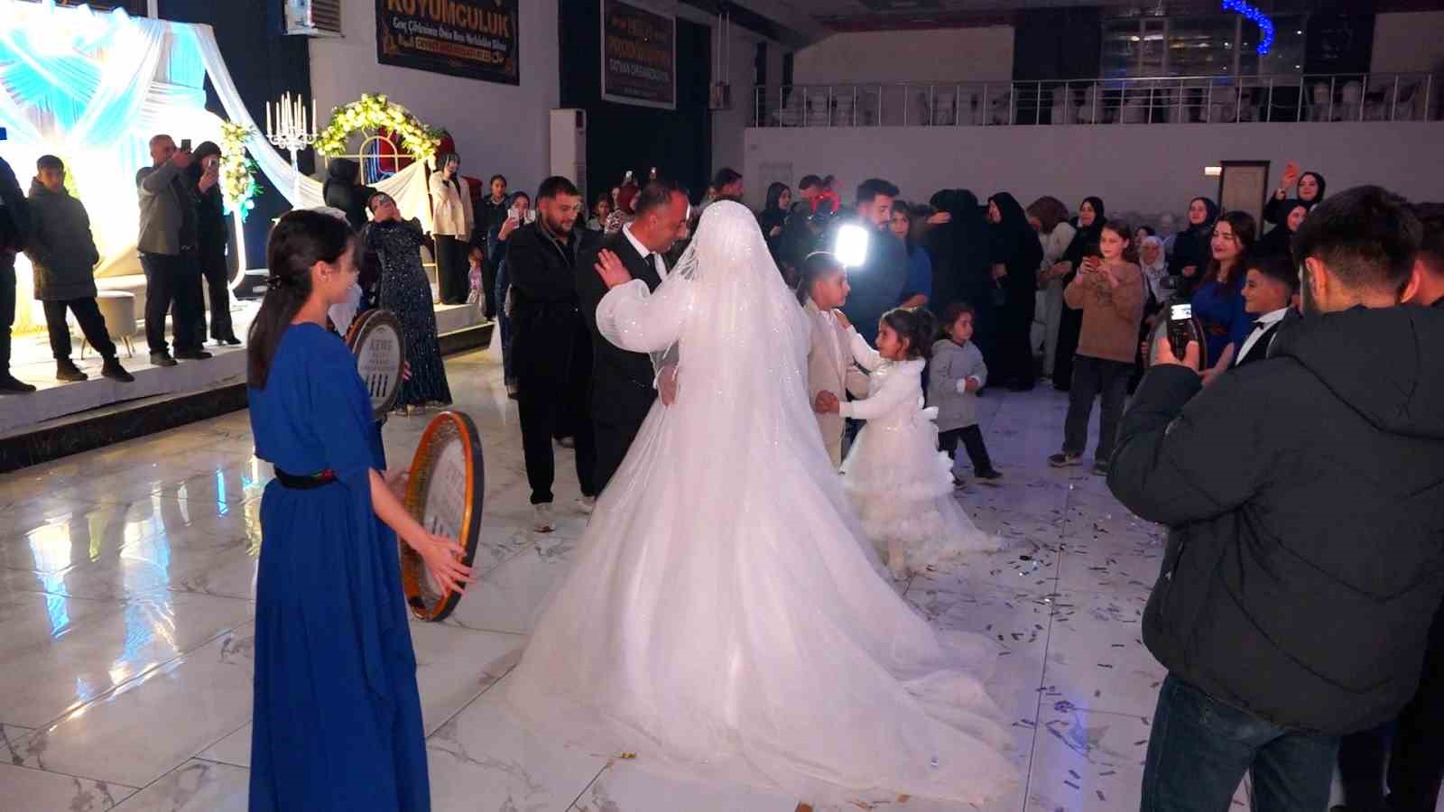 kacarak evlendiler 14 yil sonra ruya gibi bir dugunle hayallerini tamamladilar 5 PcEGNXNa