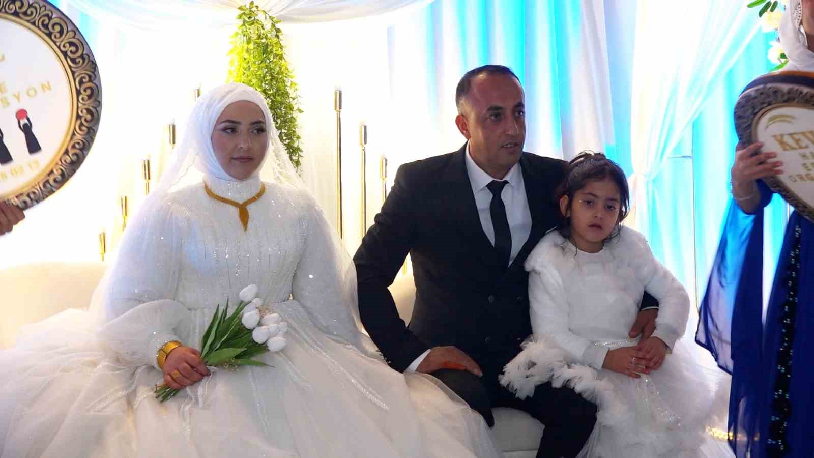 kacarak evlendiler 14 yil sonra ruya gibi bir dugunle hayallerini tamamladilar 6 EsPmfcfH