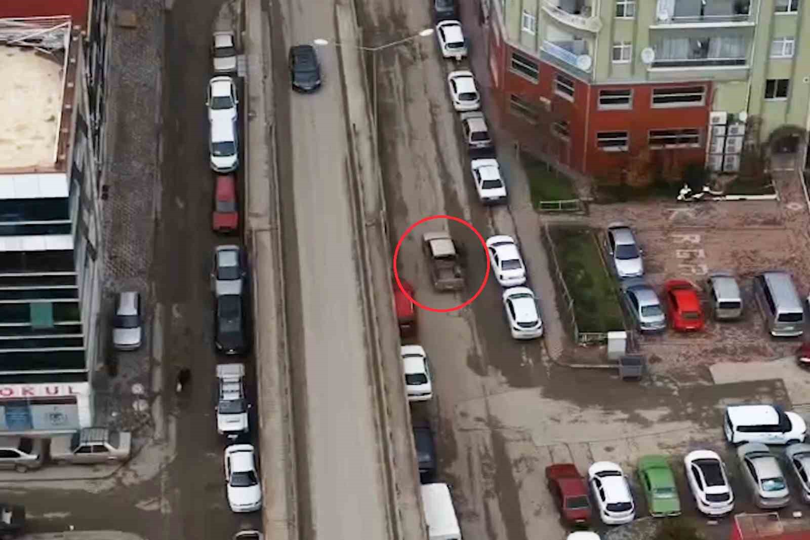 kacis plani ise yaramadi kosarak arac degistirdi yine yakalandi 3 HwHyhY22