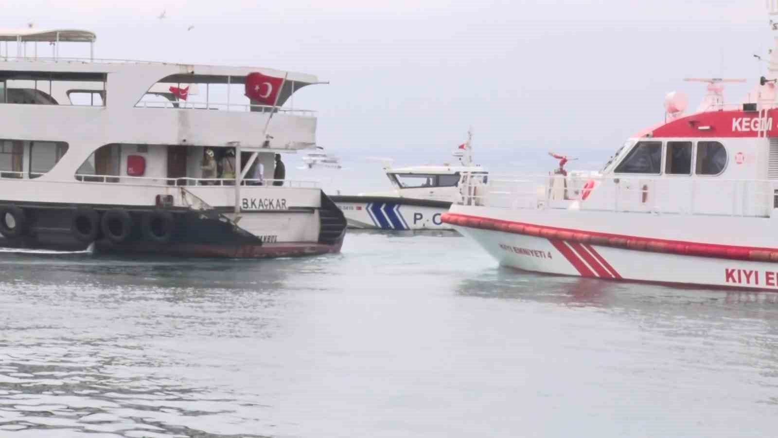 kadikoy iskelesinde cikan tekne yangini panige neden oldu 3