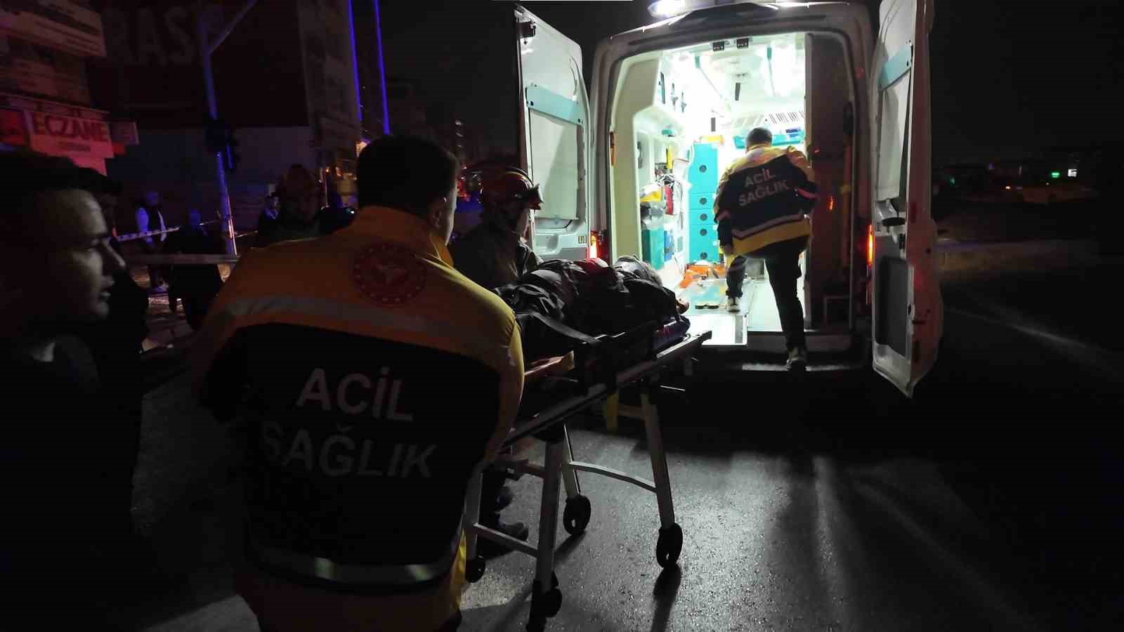kadikoy rihtimda taksi takla atti 2 yarali 0 P4SXyJ4i