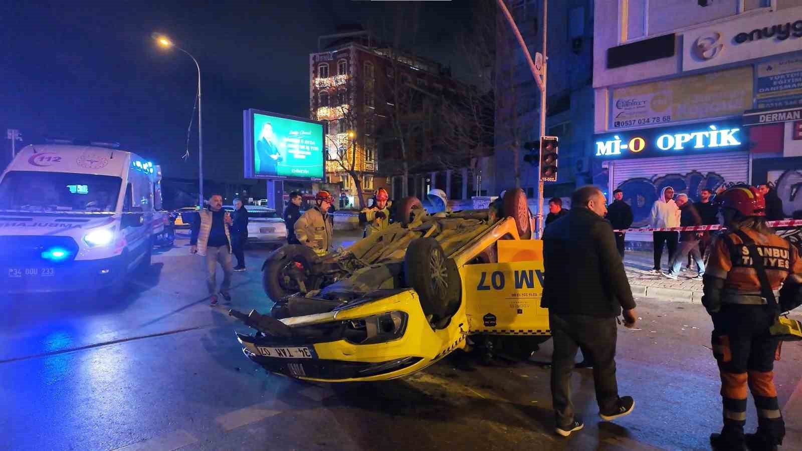 kadikoy rihtimda taksi takla atti 2 yarali 1 Gg7mc6lR