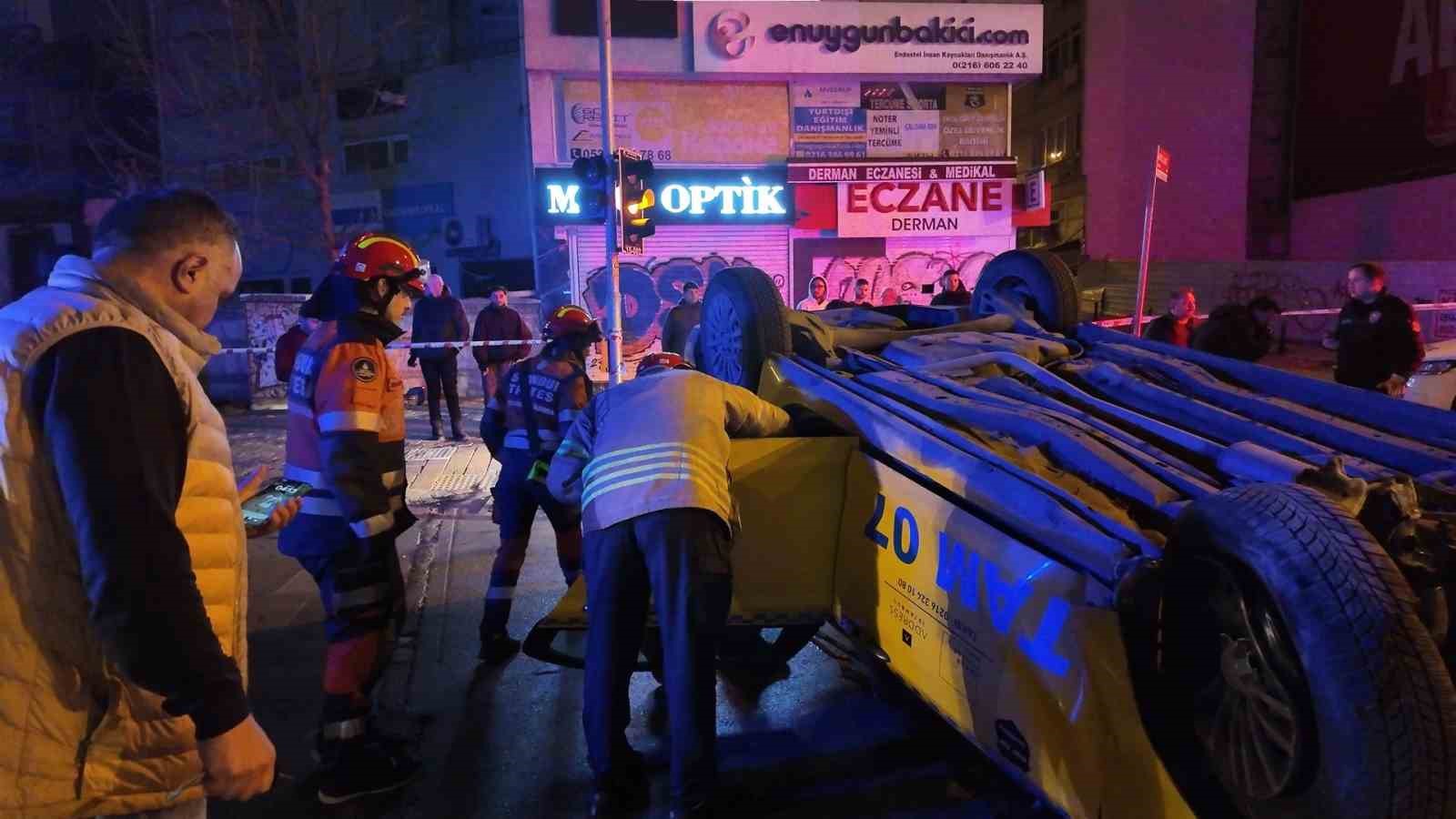 kadikoy rihtimda taksi takla atti 2 yarali 3 InKOiwki