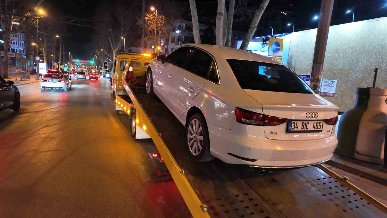 kadikoy sahil yolunda makas pahaliya patladi 90 bin lira ceza ehliyete el konuldu 0 azqG52TV