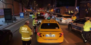 kadikoyde-alkol-denetimi-alkollu-suruculere-gecit-yok-yYz4MPsR.jpg