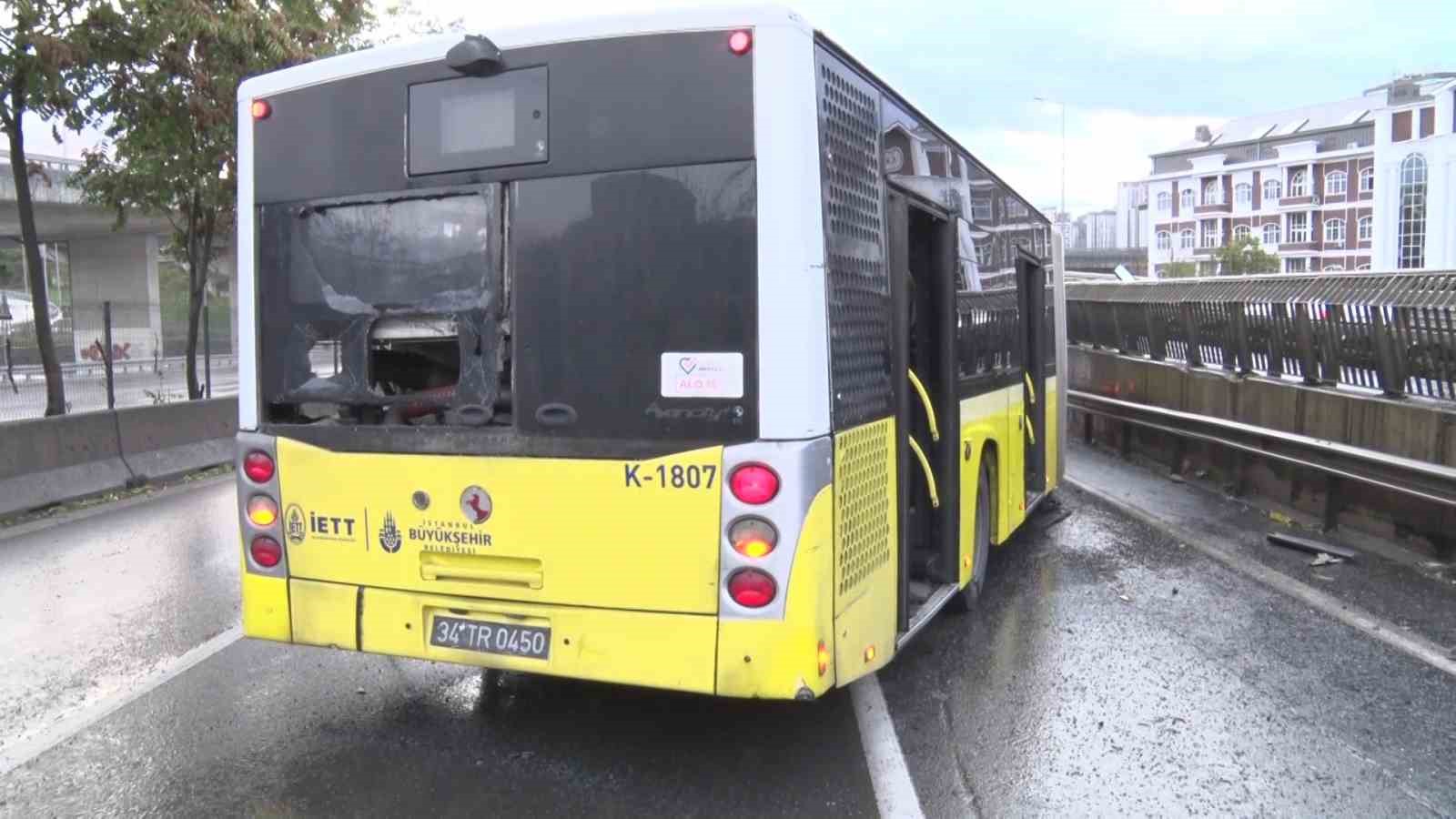 Kadıköy’de alkollü İETT şoförü bariyerlere saplandı: 2 yaralı 5 kadikoyde alkollu iett soforu bariyerlere saplandi 2 yarali 1 69rWpmwh