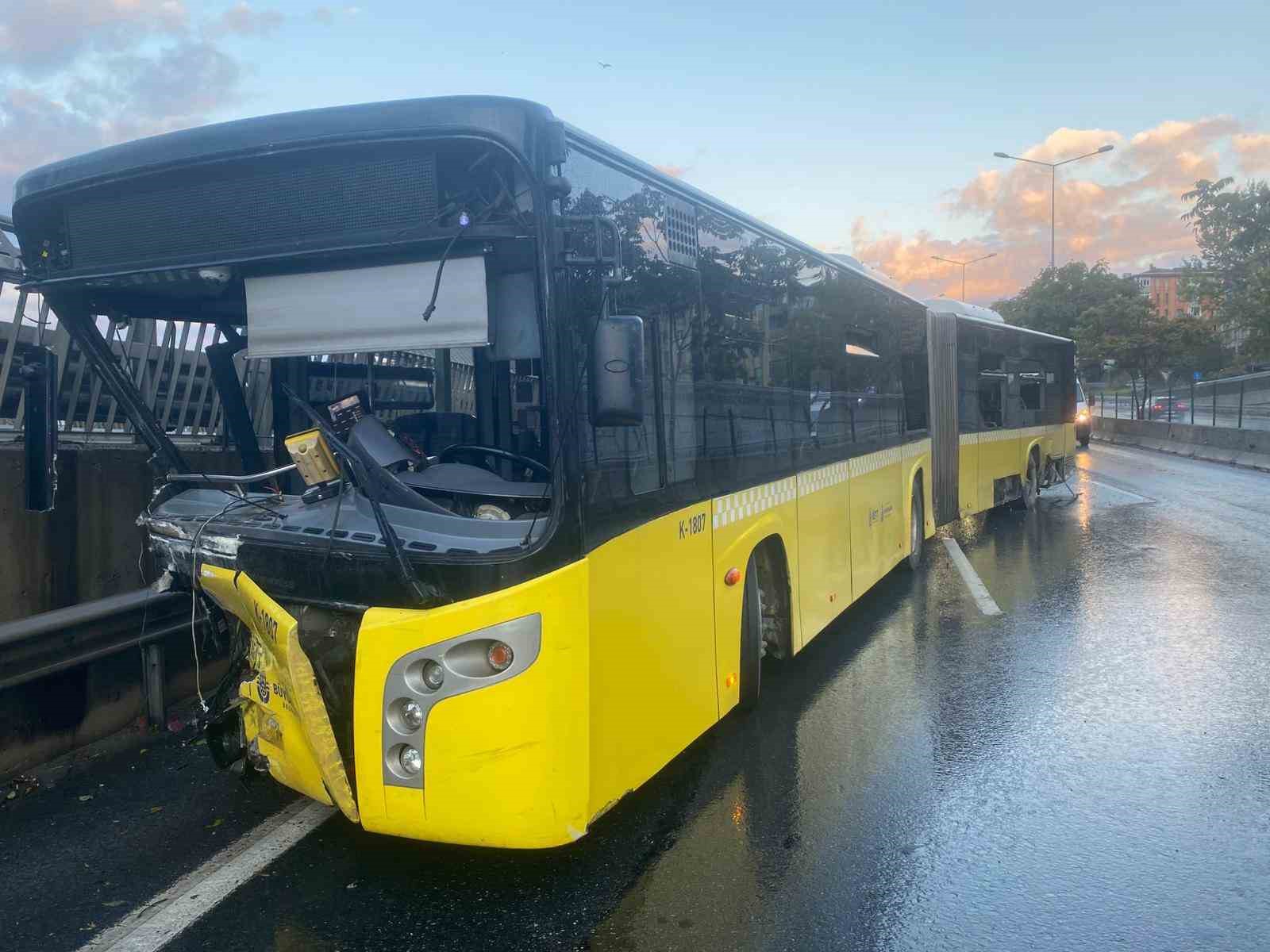 Kadıköy’de alkollü İETT şoförü bariyerlere saplandı: 2 yaralı 6 kadikoyde alkollu iett soforu bariyerlere saplandi 2 yarali 2 1gfNGnmK