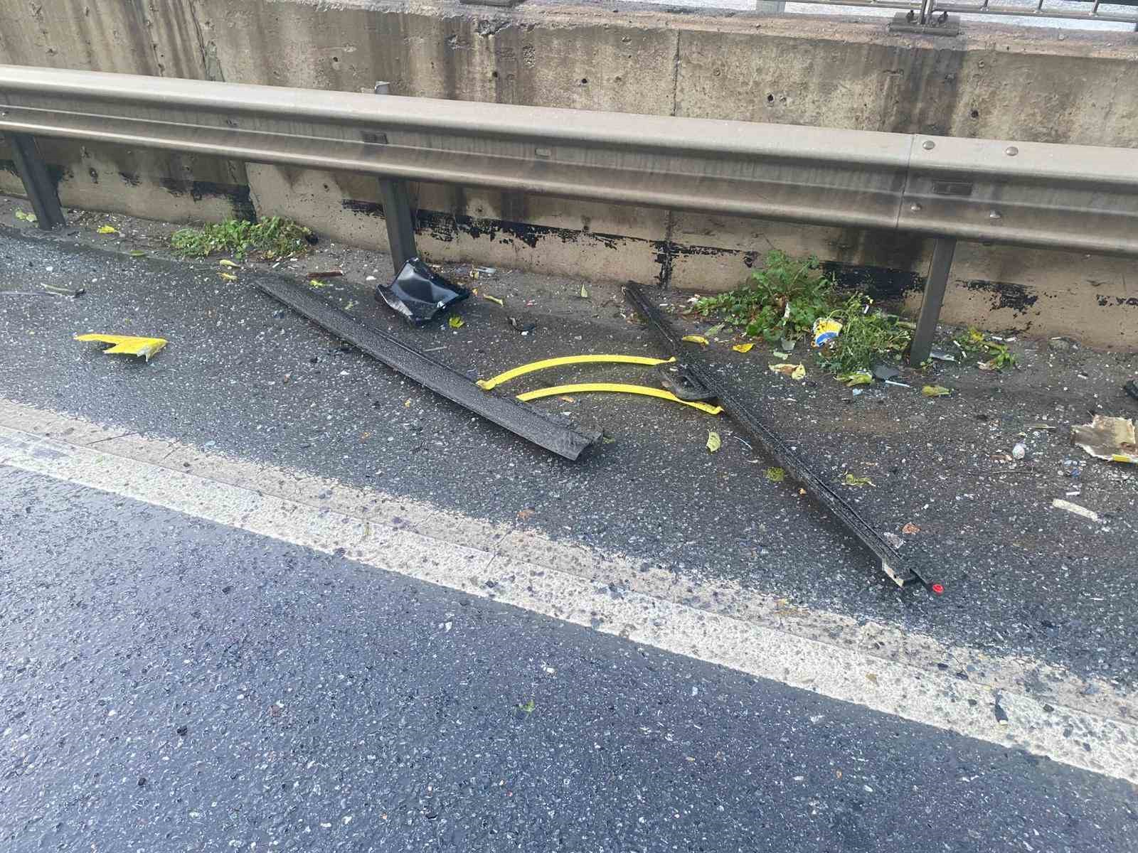Kadıköy’de alkollü İETT şoförü bariyerlere saplandı: 2 yaralı 9 kadikoyde alkollu iett soforu bariyerlere saplandi 2 yarali 5 E2rtIzLs