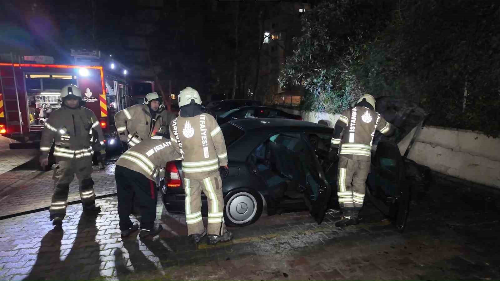 kadikoyde apartman otoparkinda otomobil alev aldi 1 qFkgUkTB