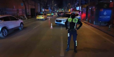kadikoyde-denetimler-suruyor-50-arac-men-edildi-YzQxQNgR.jpg