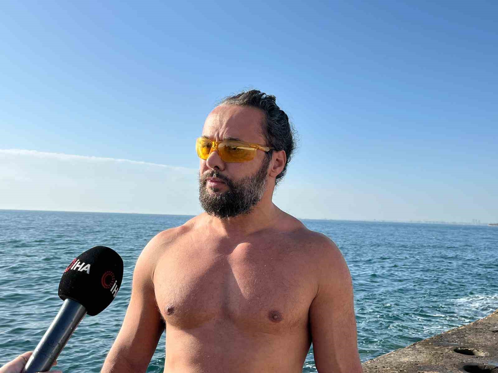kadikoyde denizdeki dalgalarin carptigi 3 yuzucunun arkadasi konustu arkadaslarimizin amaci denize girmek degildi 0 nYZUrA5H