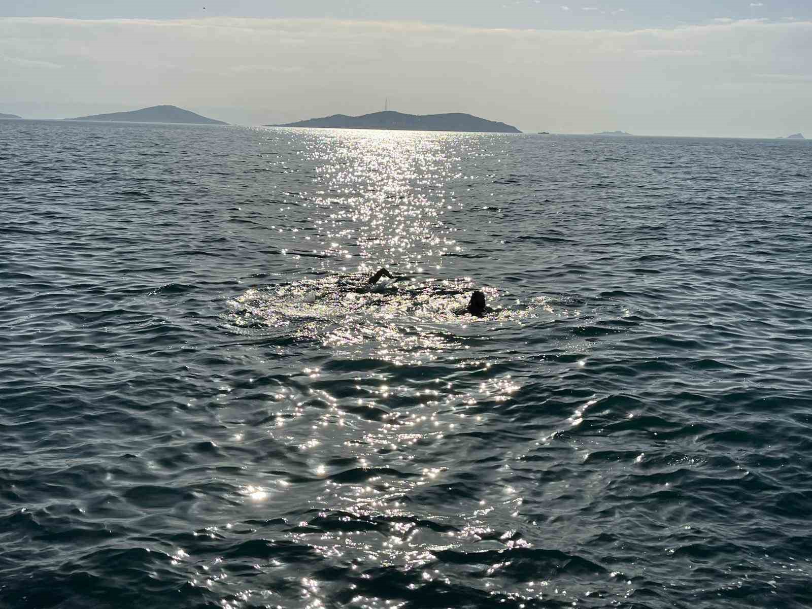 kadikoyde denizdeki dalgalarin carptigi 3 yuzucunun arkadasi konustu arkadaslarimizin amaci denize girmek degildi 3 1lBuPAMY