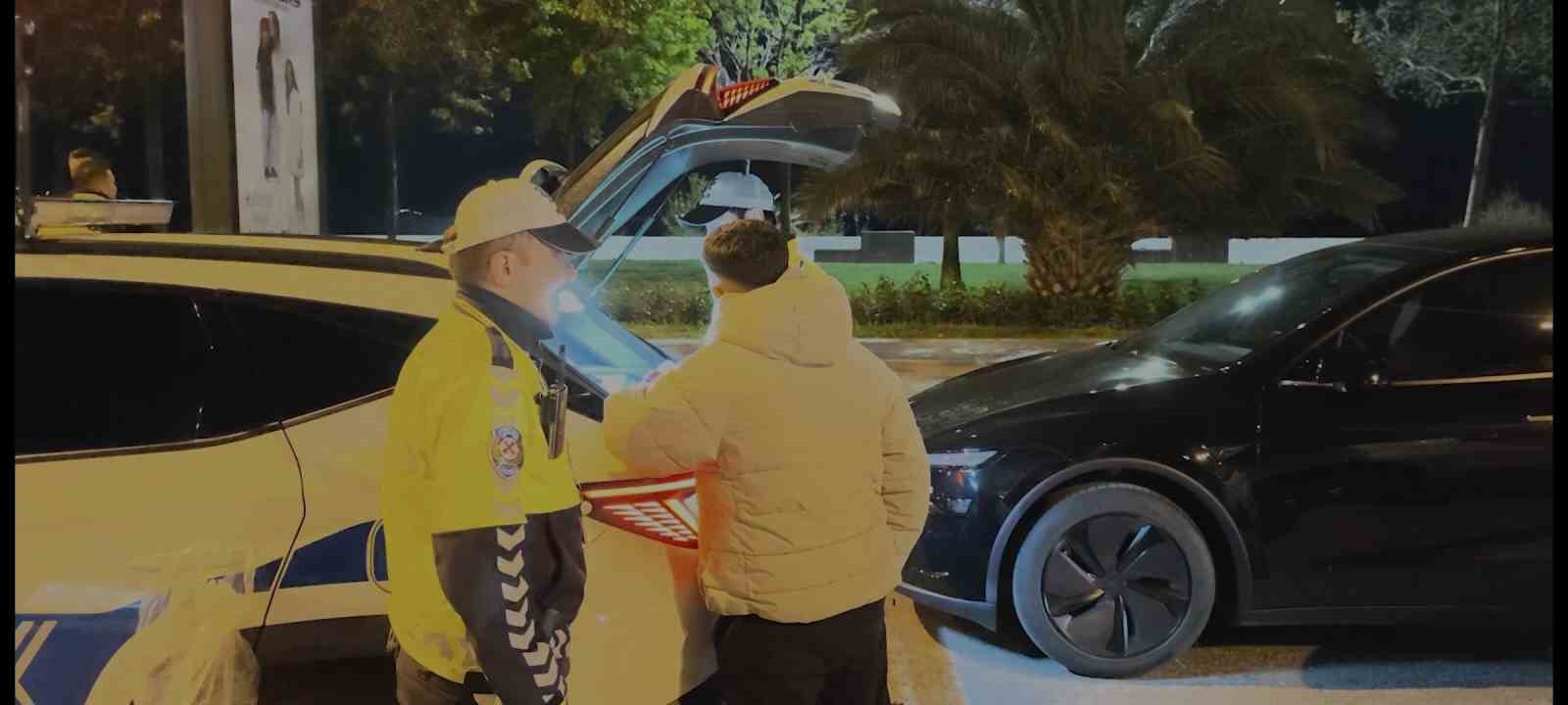 kadikoyde drift sovu yapan suruculer yakalandi 0 aVTC5CM9