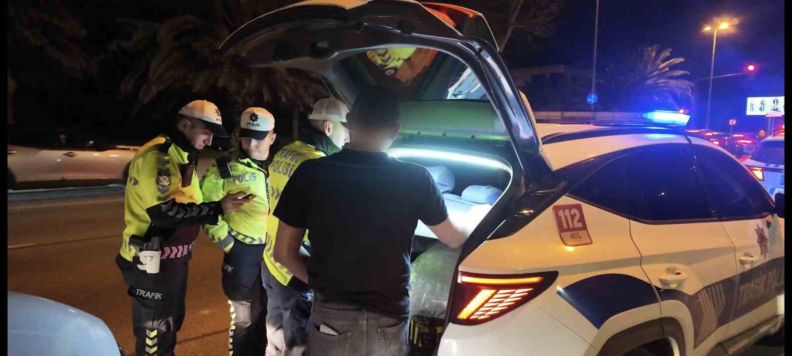 kadikoyde drift sovu yapan suruculer yakalandi 1 YBY6GdkI