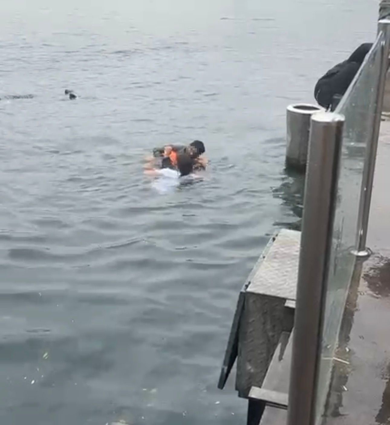kadikoyde engelli 4 kisi denize dustu 1i hayatini kaybetti 3u kurtarildi 2