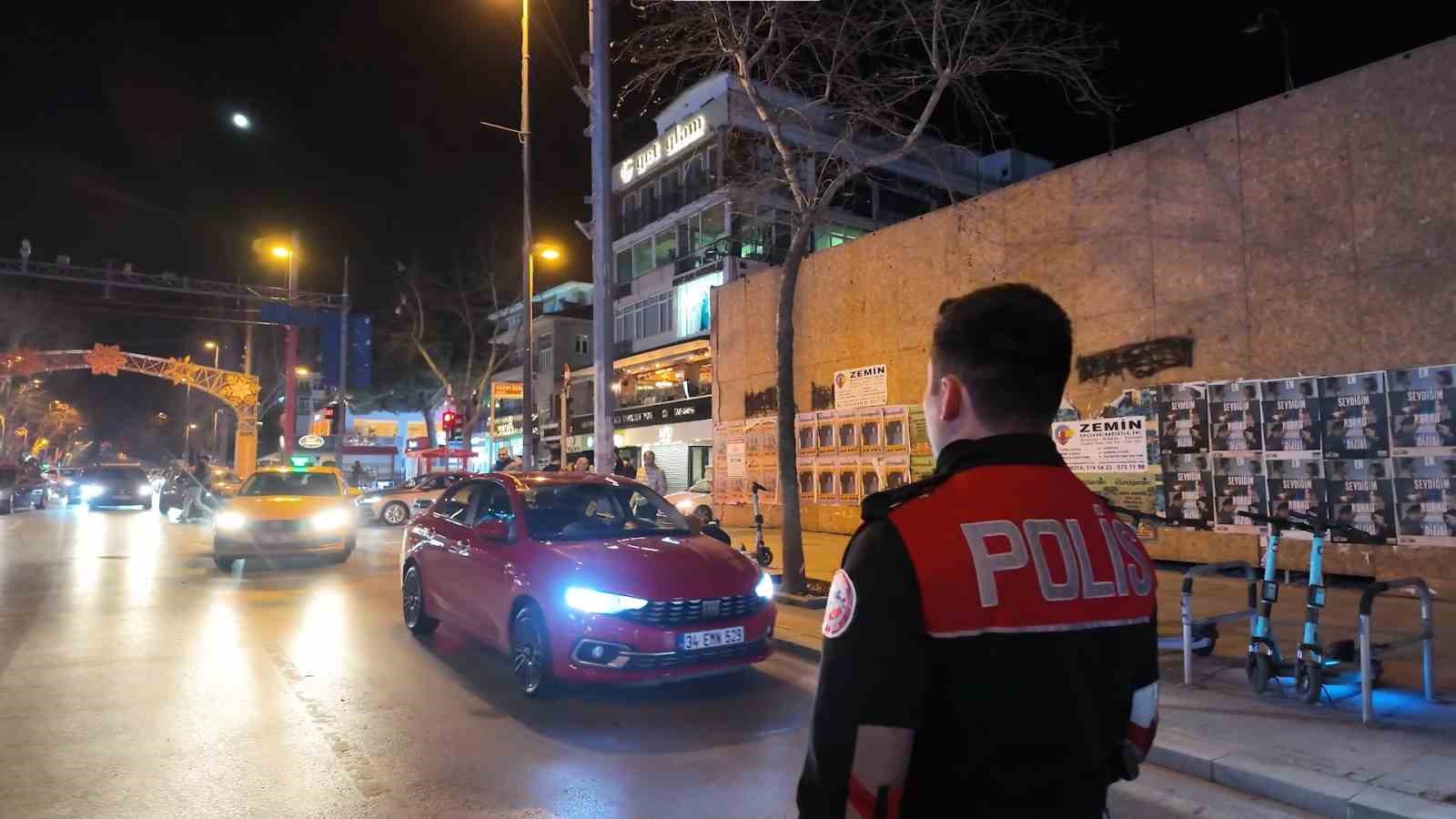 kadikoyde gece denetimleri 12 milyon tl ceza 159 arac trafikten men 4