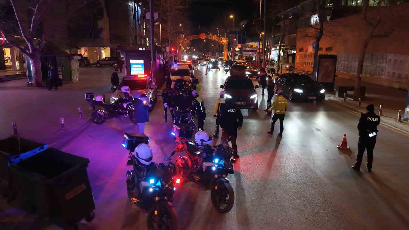 kadikoyde gece denetimleri 12 milyon tl ceza 159 arac trafikten men 6 wXLjcpVr