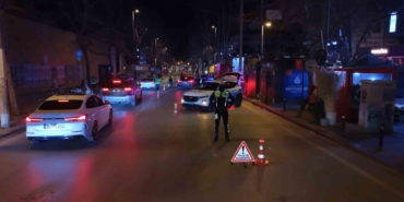 kadikoyde-gece-denetimleri-12-milyon-tl-ceza-159-arac-trafikten-men-YAIb41FN.jpg