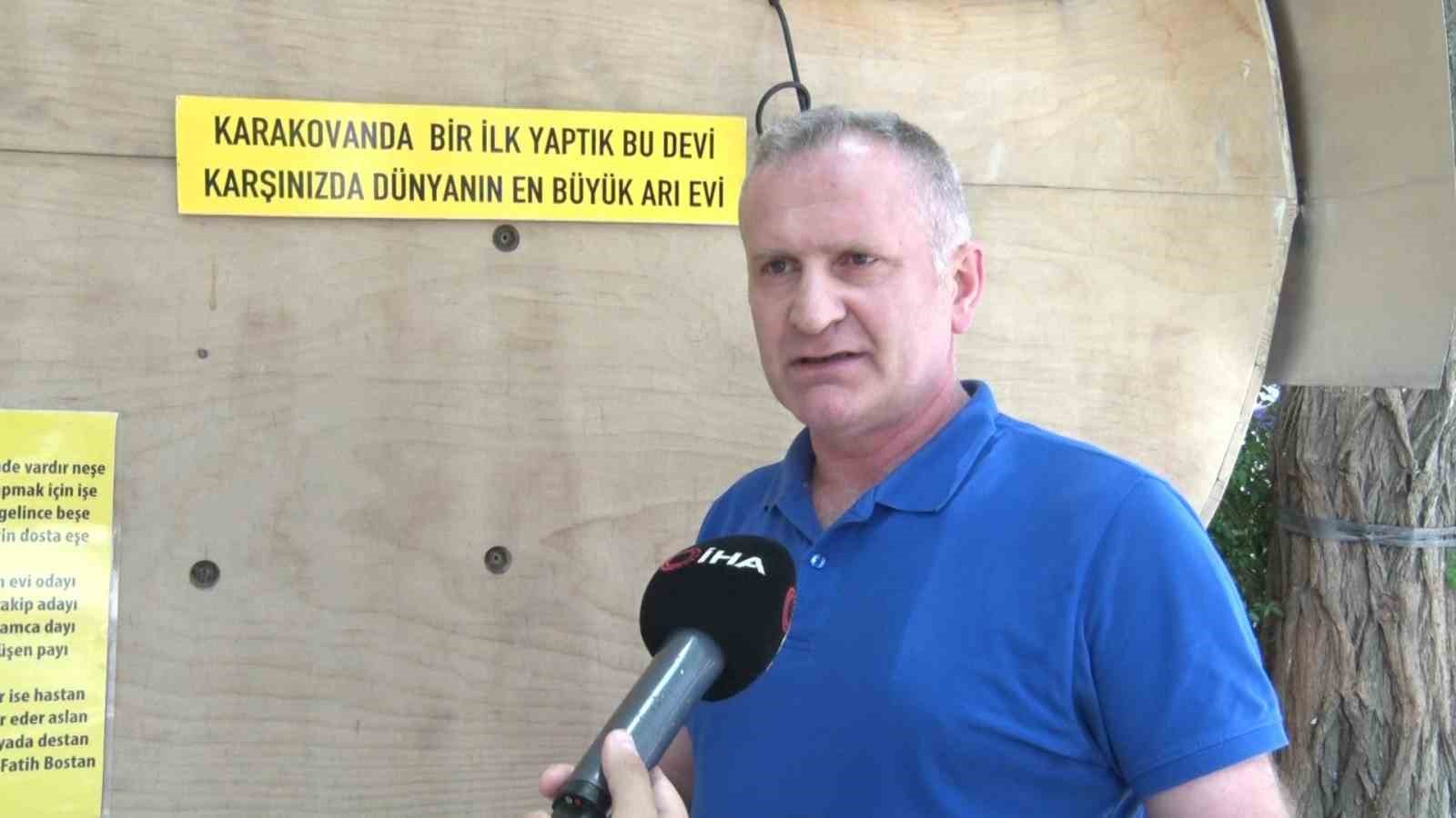 kadikoyde ilginc goruntu bakkalin onunde dev bal kovani 4 BKgnmaXp