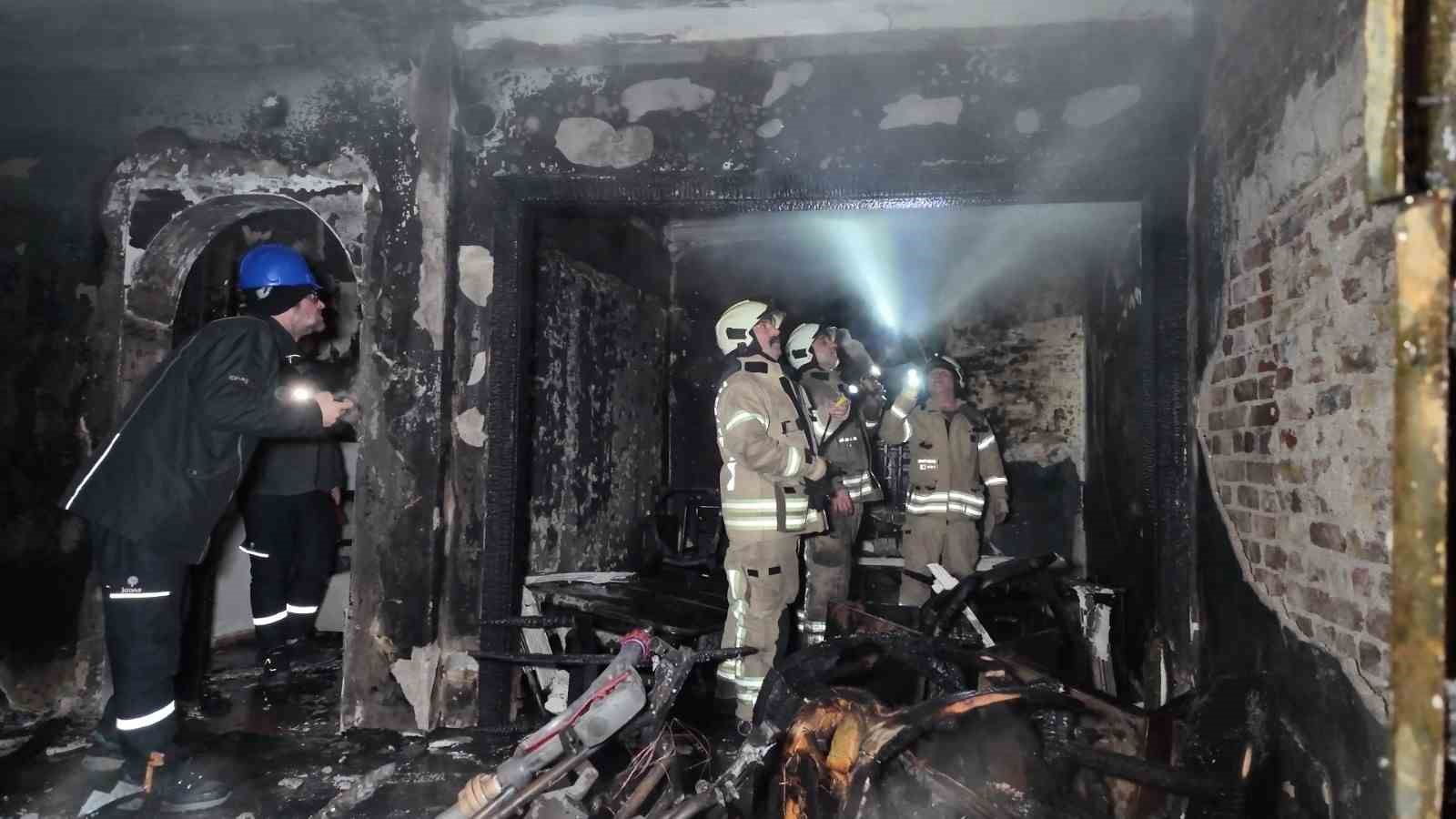 kadikoyde korkutan yangin 1i agir 8 yarali 0 96fvAZlp