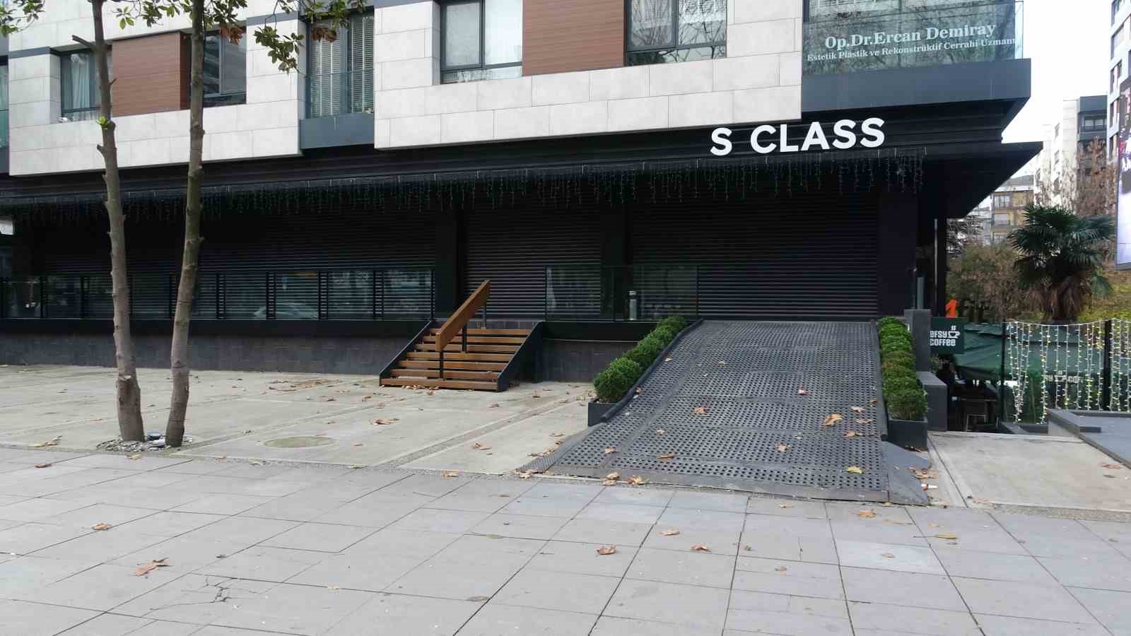 Kadıköy’de lüks oto galerisi boşaltıldı: 11 milyar TL’lik vurgun iddiası 4 kadikoyde luks oto galerisi bosaltildi 11 milyar tllik vurgun iddiasi 0