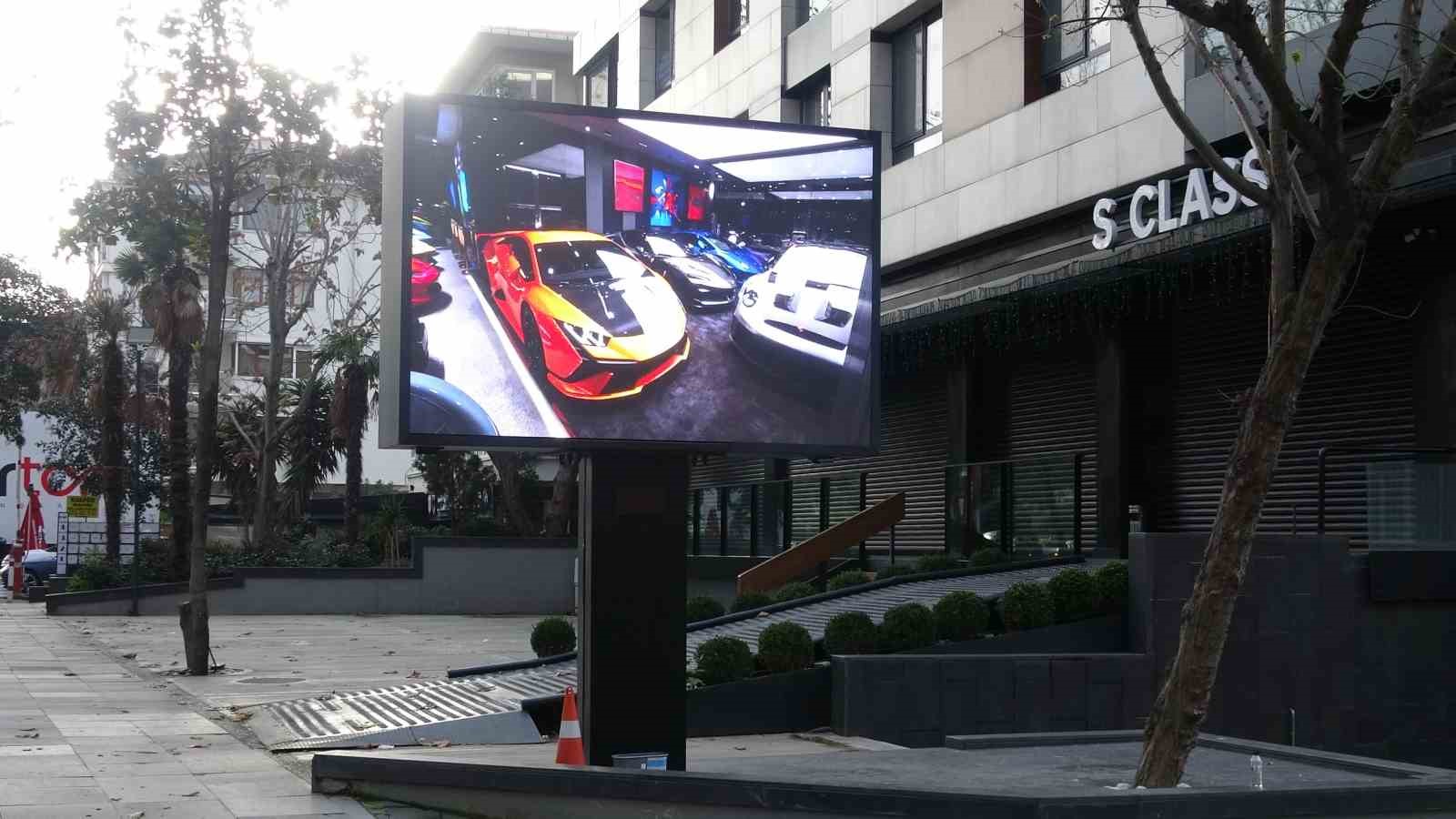 Kadıköy’de lüks oto galerisi boşaltıldı: 11 milyar TL’lik vurgun iddiası 5 kadikoyde luks oto galerisi bosaltildi 11 milyar tllik vurgun iddiasi 1 L4fYAGpG