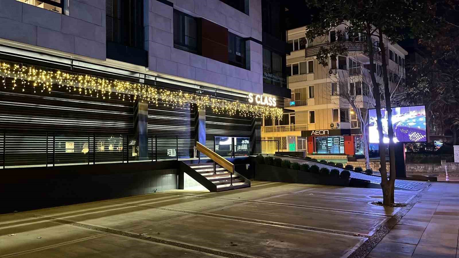 Kadıköy’de lüks oto galerisi boşaltıldı: 11 milyar TL’lik vurgun iddiası 9 kadikoyde luks oto galerisi bosaltildi 11 milyar tllik vurgun iddiasi 5 SBXdUcdk