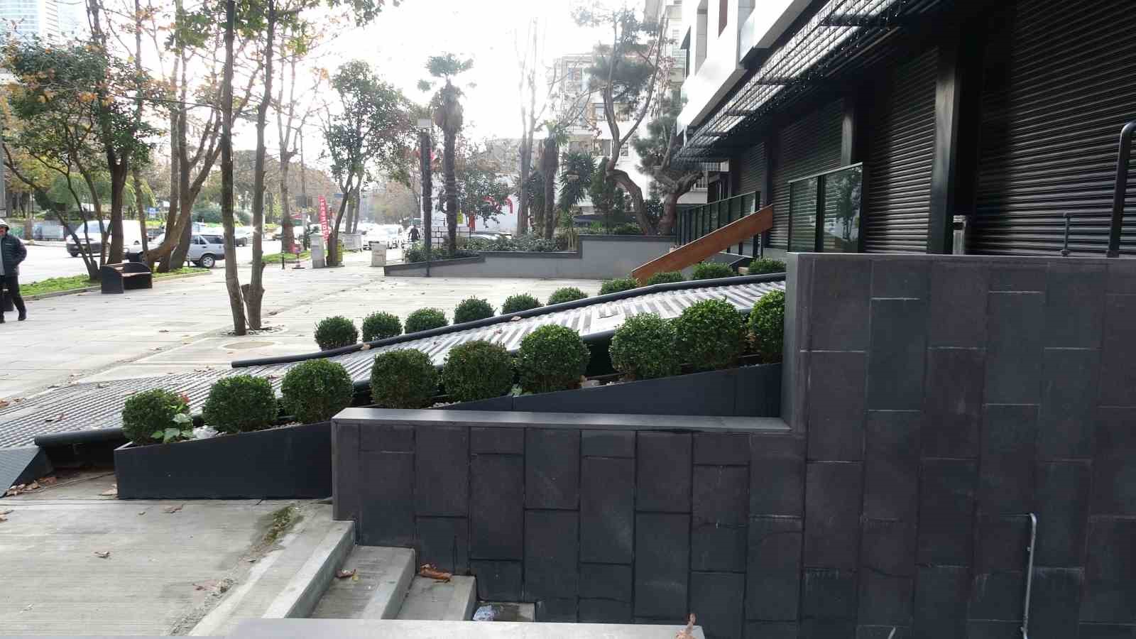 Kadıköy’de lüks oto galerisi boşaltıldı: 11 milyar TL’lik vurgun iddiası 12 kadikoyde luks oto galerisi bosaltildi 11 milyar tllik vurgun iddiasi 8 HeR1mzrs
