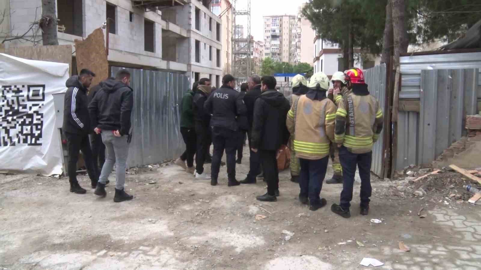 kadikoyde maaslarini alamadiklarini iddia eden insaat iscileri vinc kulesine cikti 6 nLhbeeeD