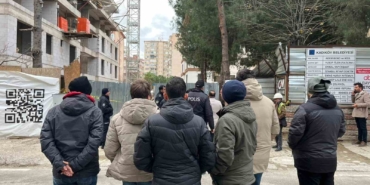kadikoyde-maaslarini-alamadiklarini-iddia-eden-insaat-iscileri-vinc-kulesine-cikti-WUz92JCz.jpg