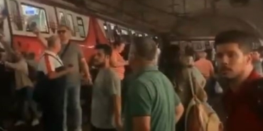 kadikoyde-metro-raydan-cikti-yolcular-raylardan-yuruyerek-tahliye-edildi-tBMd11Q5.jpg
