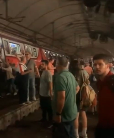 kadikoyde-metro-raydan-cikti-yolcular-raylardan-yuruyerek-tahliye-edildi-tBMd11Q5.jpg